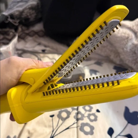 Drybar Vibrant Yellow Styling Iron